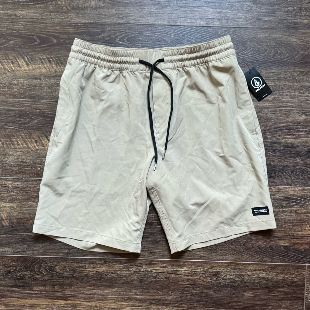 NWT Volcom Khaki Shorts Small